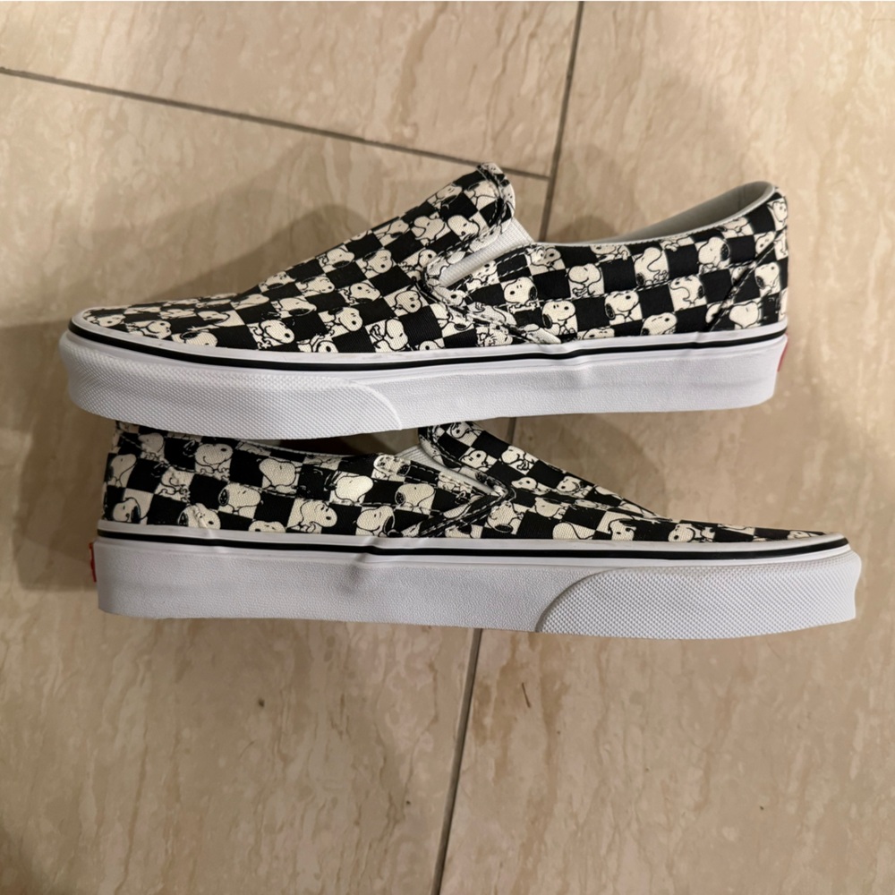 RARE Vans Unisex Snoopy Checkerboard Slip-On Sneakers - Size 8.5 M, 10 W - Picture 4 of 7